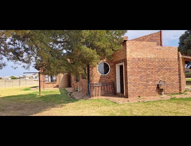 14 BEDROOM LODGE FOR SALE IN PUTFONTEIN